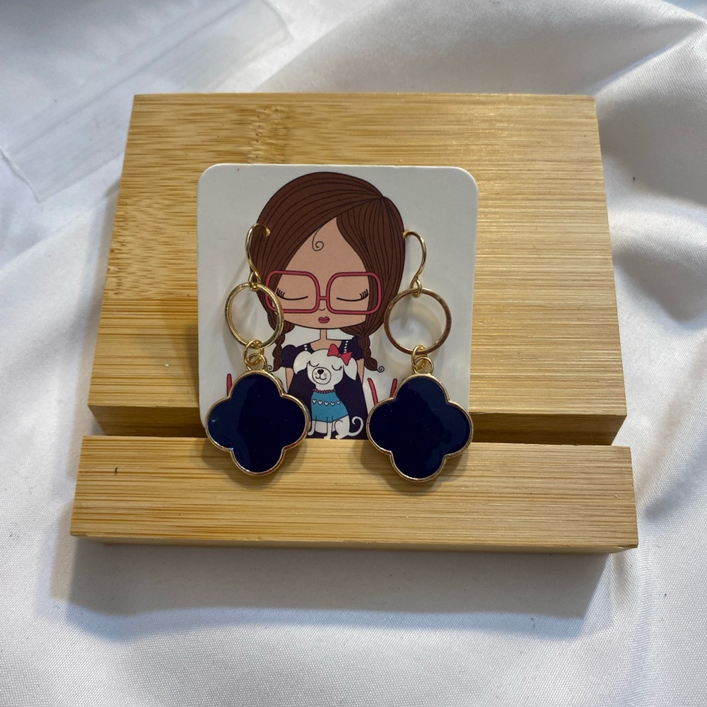 EARRINGS AND SIMPLE - Picture 3 of 7